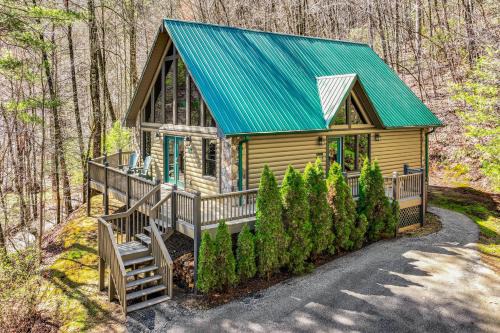 Bryson City Cabin with Stunning Views and Hot Tub!