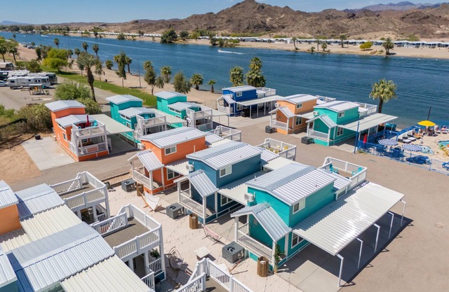 Bubbles and Brews, Premium Views at Roadrunner Resort