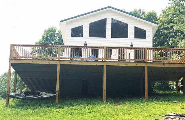 Buckingham cabin #1@the lake minutes from New River Gorge National Park/hot tub