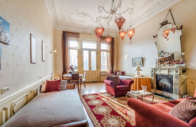 Budapest: Beautiful flat with fire-place and balcony ! Romantic and historic
