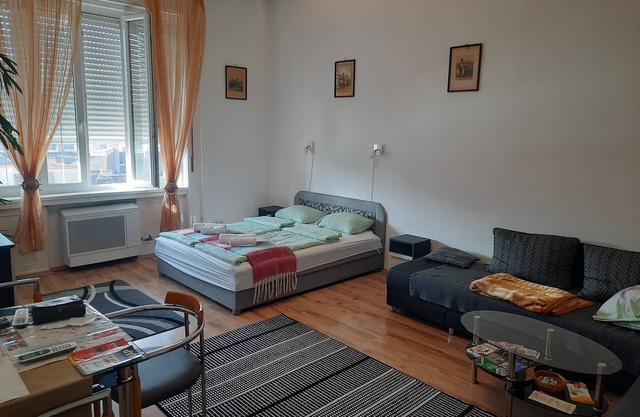 Budapest center lifestyle with free parkingn
