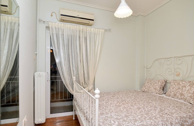 Budget Friendly 10 min walk to metro stop Fix