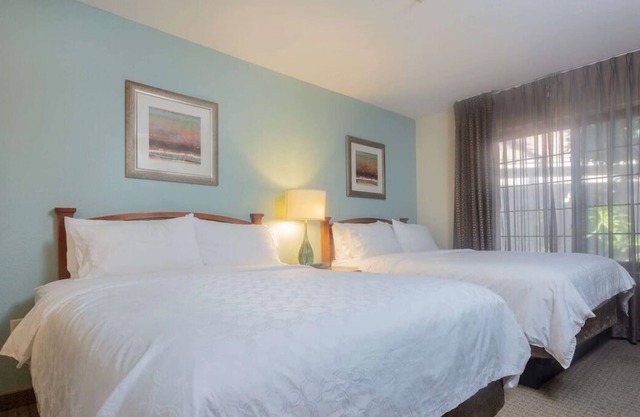 Budget-Friendly Getaway! 2 Modern Units, Pet-Friendly, with Free Breakfast