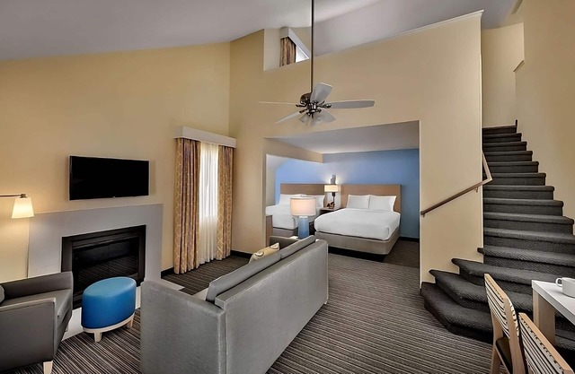 Budget-Friendly Getaway! 2 Modern Units, Pet-Friendly, with Free Breakfast