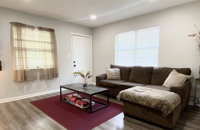 Budget Friendly Stylish Townhome under 5mins from UAMS/AR Children's