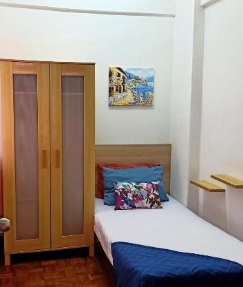 Budget Single Bedroom at Suria Kipark Damansara with foldable mattress for 2 pax