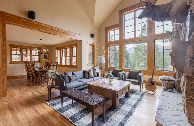 Buffalo by AvantStay | Beautifully Designed Cabin w/Hot Tub