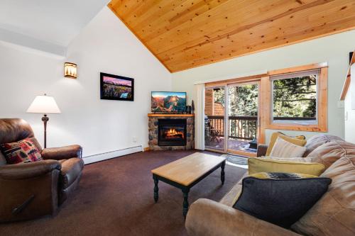 Bugle Pointe B15 by Estes Park Condos