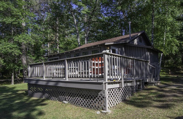 Built for families! Big Deck, Porch, A/C, Snowmobile and ATV trail access