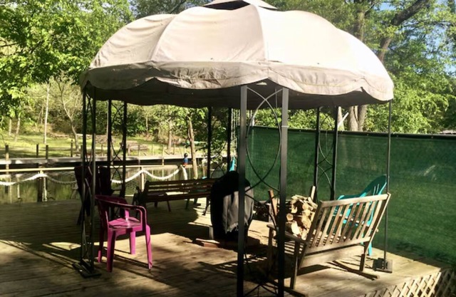 Bull Bayou, Trailer