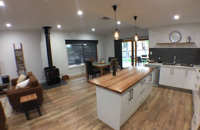 BUNDALEER COTTAGE - B & B