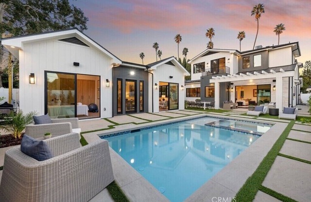 Bundy Villa 6bdr/Luxurious Modern Farmhouse with Guest House