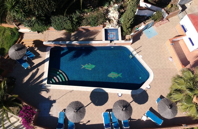Bungalow for 6 persons, pool, AC, sea view, sand beaches in Torre del Mar