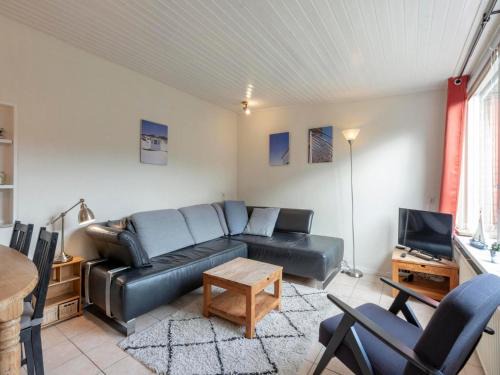 Bungalow in Sint Maartenszee near Beach