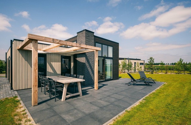 Bungalow in Ouddorp by Nature Reserve