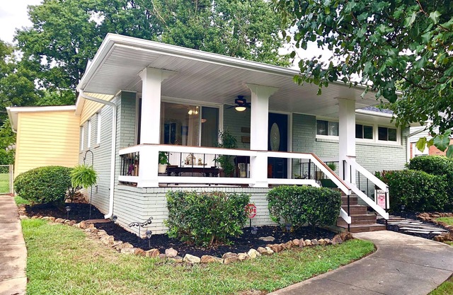 Bungalow Oasis in the City!