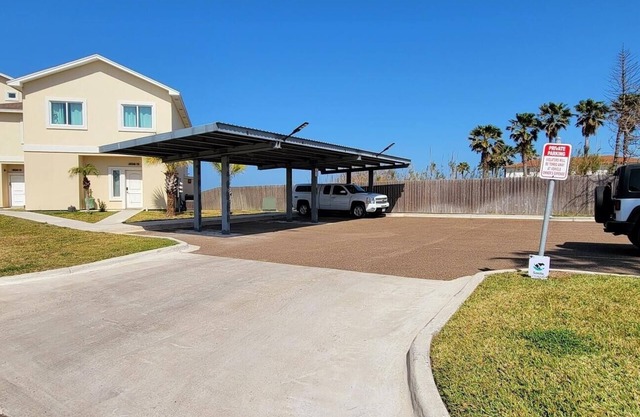 Bungalow Tarvana #2 (3-Bedroom Home) by RedAwning
