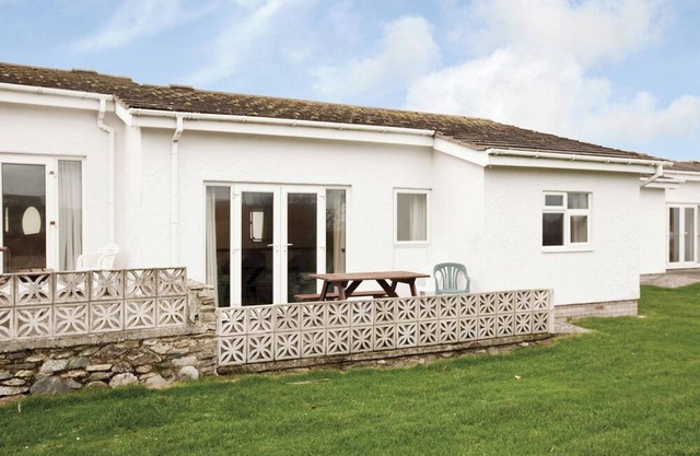 Bungalow with one double with wash basin, one double and one twin.