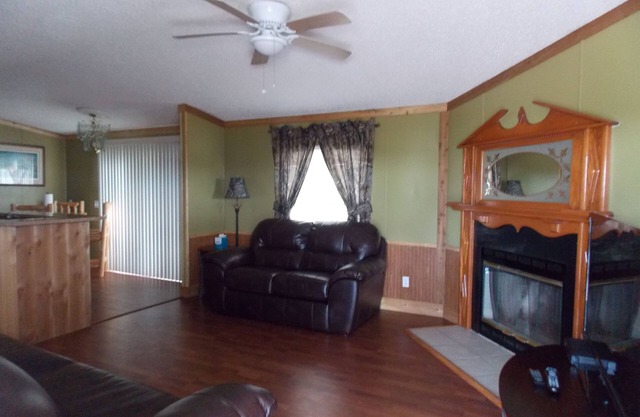 Bunkhouse 3 (3 Bedrooms - 2 Bathrooms - Kitchen/Living Room - Sleeps 7-9)