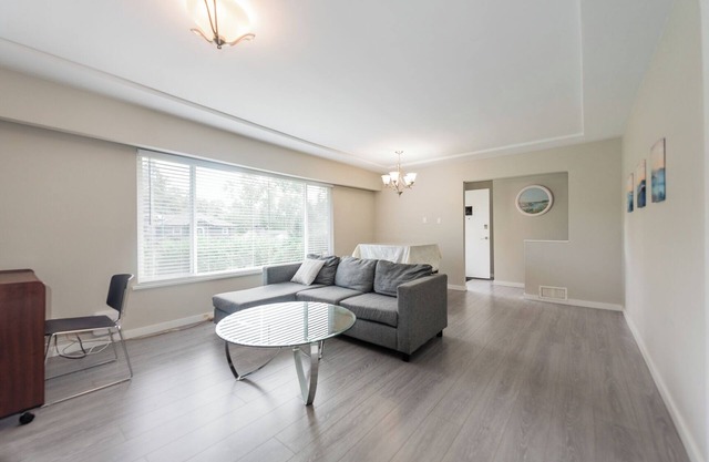 Burnaby Metrotown 3 bedroom upstairs for 5 people