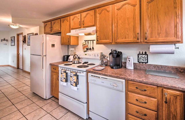 Burnsville Apt w/Deck in Pisgah National Forest