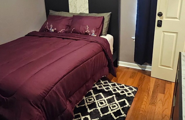 Business-Ready Private Room & Bath Downtown - Walk to GWCC, & Mercedes Benz,