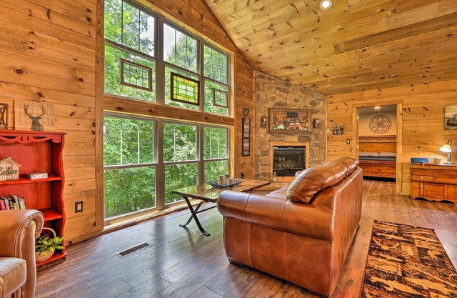 Butler Cabin on 19 Acres w/Hot Tub & Fire Pit!
