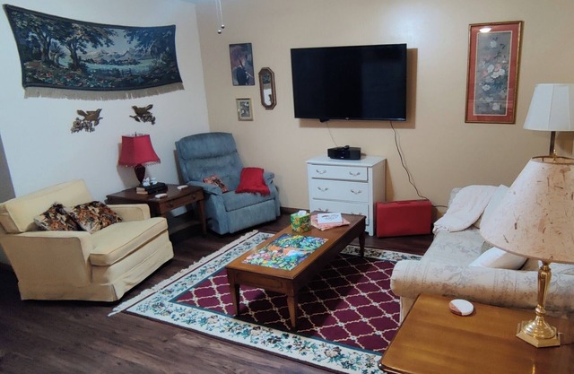 Button's Apartment-Cozy vintage-style 2-bedroom place in historic Batesville