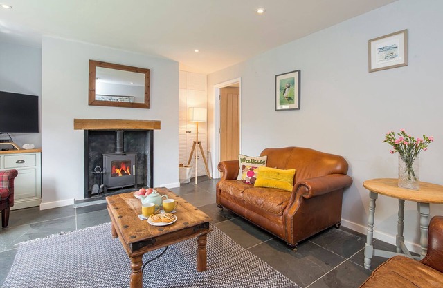 Bwthyn Clyd, Holiday Cottage Keeston, Near Newgale, Sleeps 6, 3 bedrooms, bathrooms