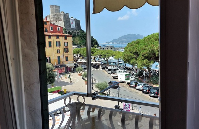 Cà da Bruna - Seafront Apartment in the Center