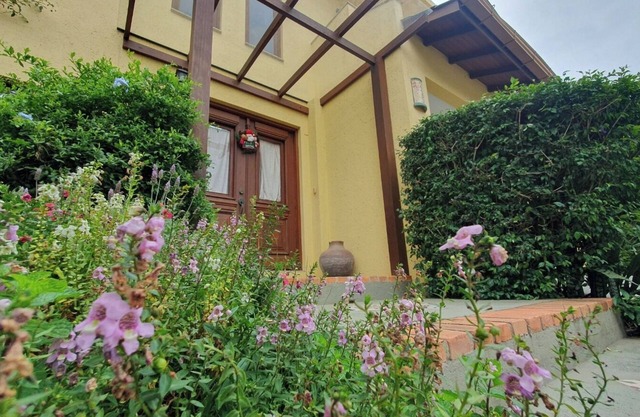 Cozy house with Jacuzzi in a gated community, Praia do Campeche, Floripa, SC