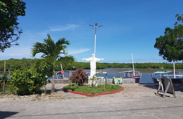 Comfortable and family-friendly Apart II in Itaparica, right on the beach, pet-friendly. P.