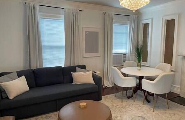 C&J Signature Stays Downtown Apartment