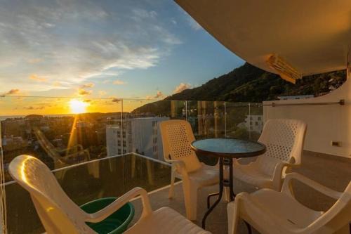 C129 Panoramic 2BR Ocean View Near Beach & Dining