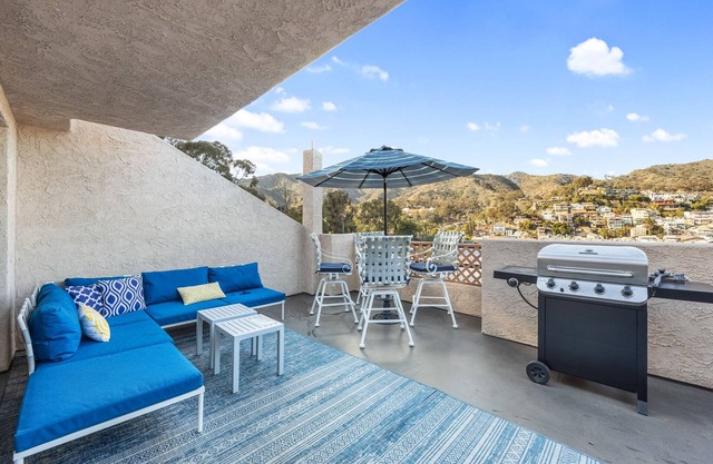 C58 - Beautiful 1B Condo w/OCEAN VIEW, POOL & BBQ