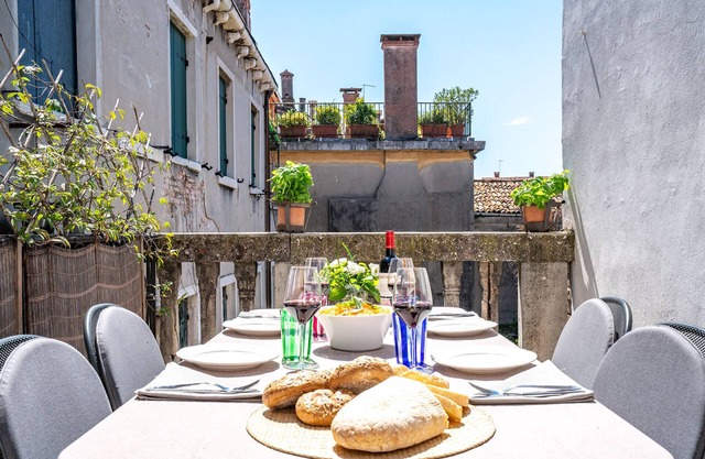 Ca' Dell'Artista with Balcony and Terrace