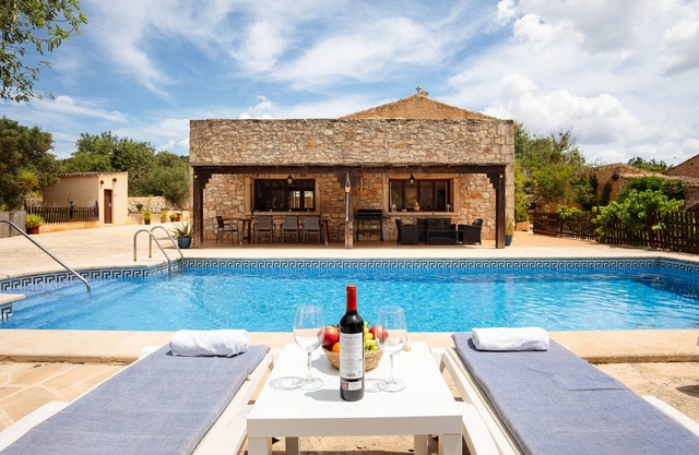 Ca Na Beu - Four Bedroom Villa, Sleeps 8