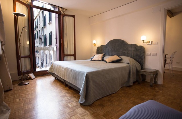 Ca' Nal Apartments, Corte Grimani Inn - GONDOLA