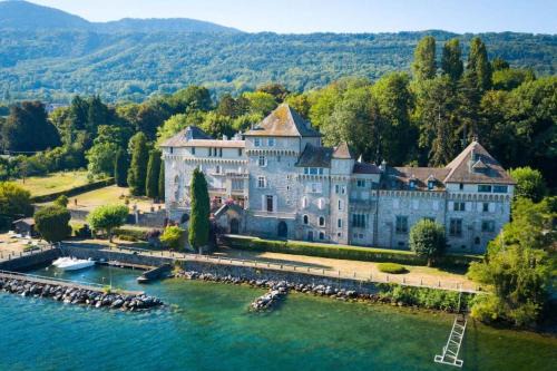 Cabana & Nuit de Château au bord du Lac Léman
