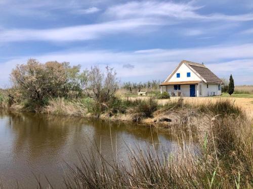 Cabane de Gardian 6 pers, nature, animaux admis, parking - FR-1-475-186