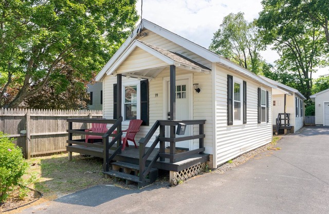 Cabin A - Relaxing and Fun Cozy 1 bedroom Cabin/Dog Friendly