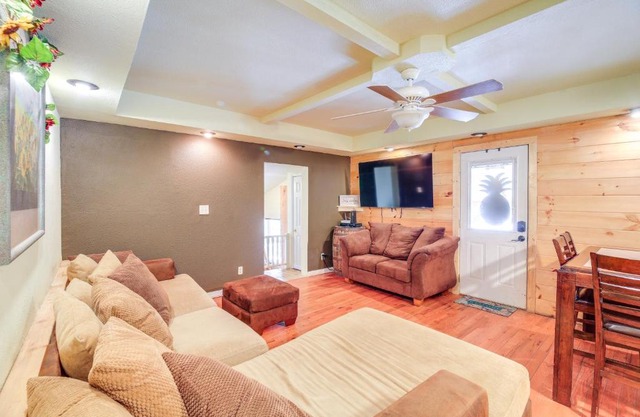 Cabin Close to ATV and Hiking Trails in Delbarton