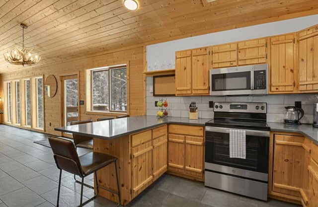 Cabin in the Trees*Hot tub*Private