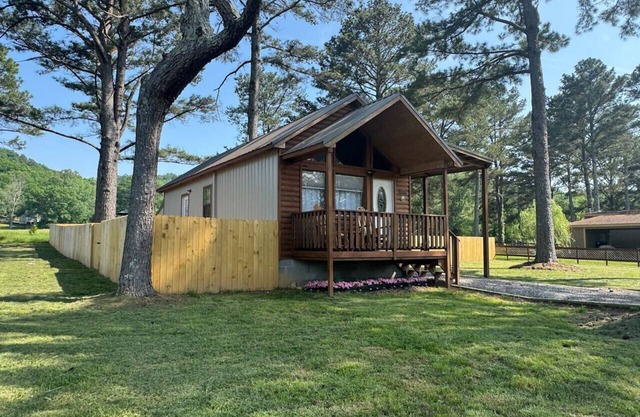 Cabin|Pets! Sleeps 5|Close Lake Guntersville|2BR