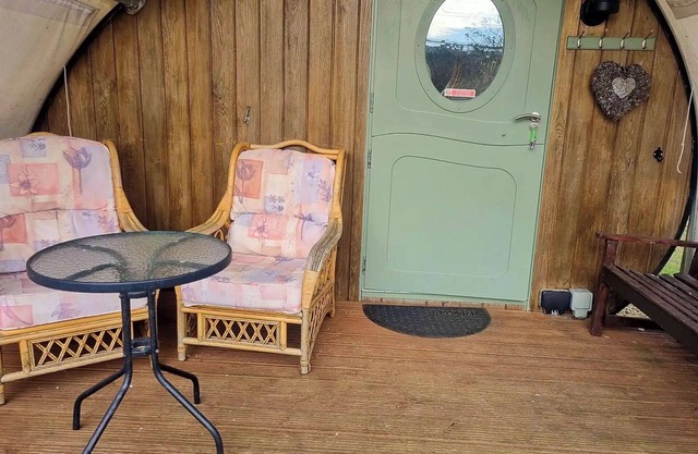 Cabin - Sleeps 2 - Parking - Stonehenge Close