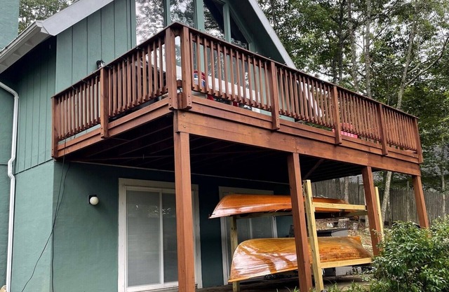 Cabin sleeps 8+ close to slopes and lodge