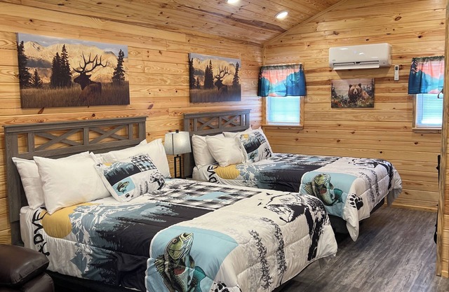 Cabin Unit 1 of 6 in amazing Paige with AC, WiFi