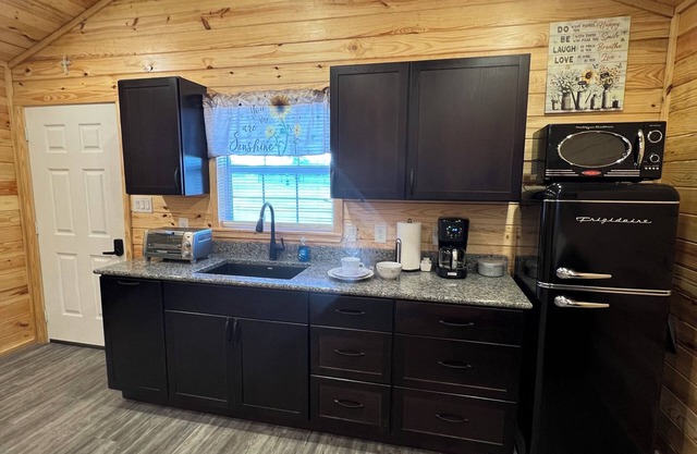 Cabin Unit 6 of 6 with AC and WiFi in lovely Paige