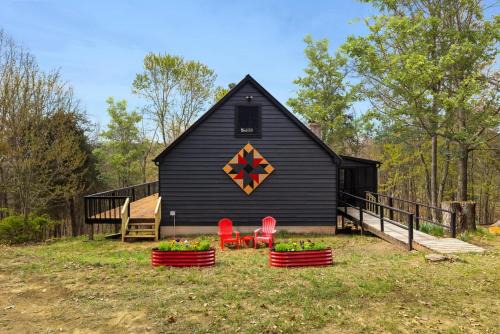 Cabin w Fireplace Fire Pit Grill & Games
