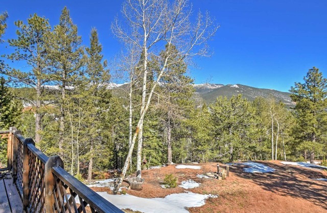 Cabin w/Mtn Views - 5 Mi to Mueller State Park!